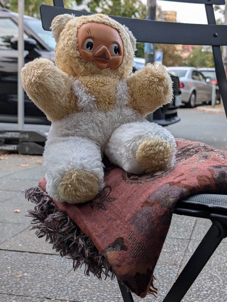 muffel waiting for claudia